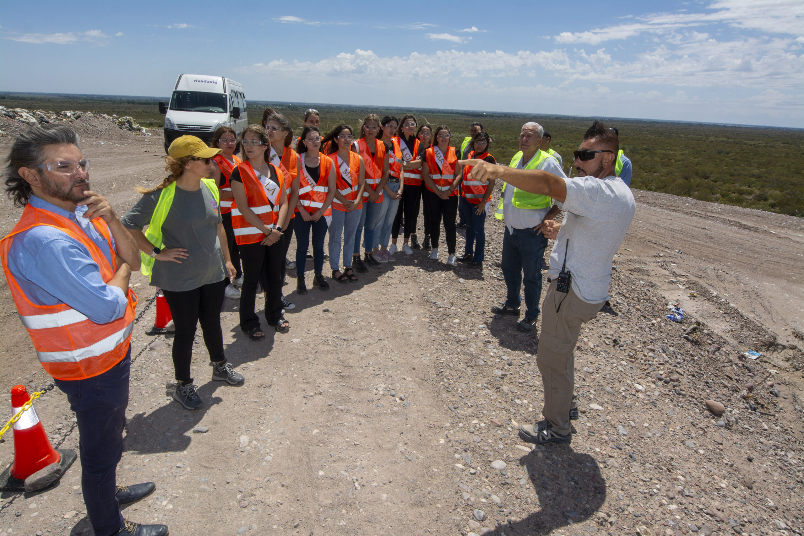 VISITA DE LAS REINAS AL CENTRO DE DISPOSICIÓN FINAL DEL COINES